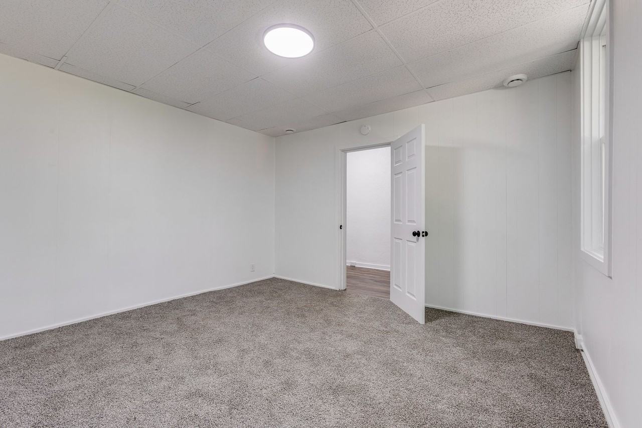 929 Climax St - Photo 6 of 43