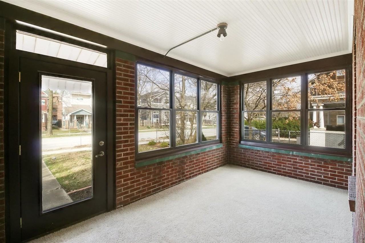 713 W Green St - Photo 2 of 28