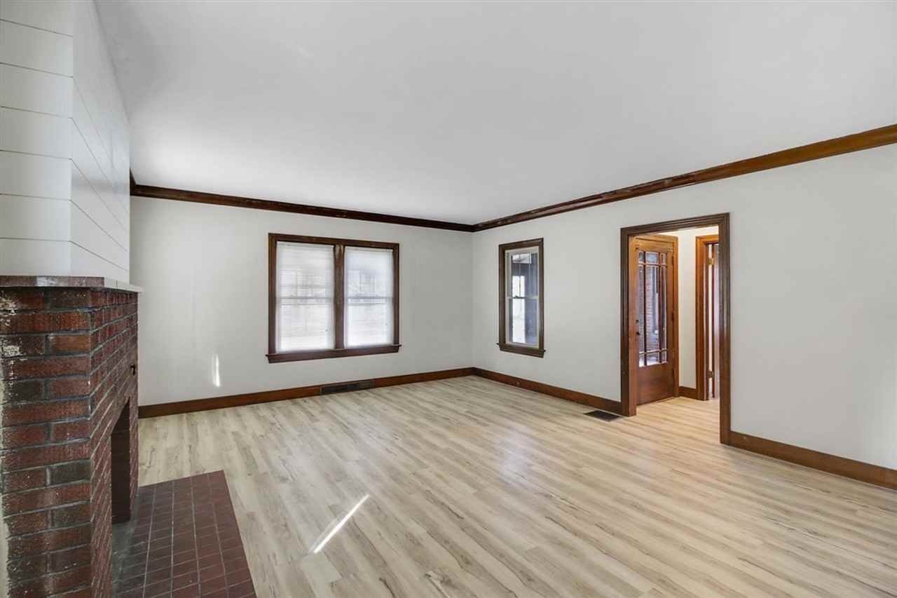 713 W Green St - Photo 5 of 28