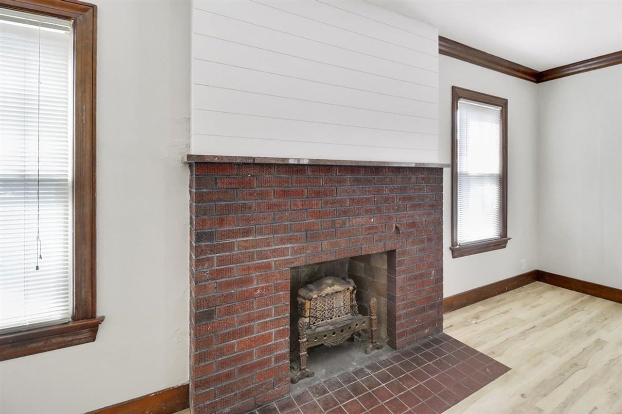 713 W Green St - Photo 6 of 28