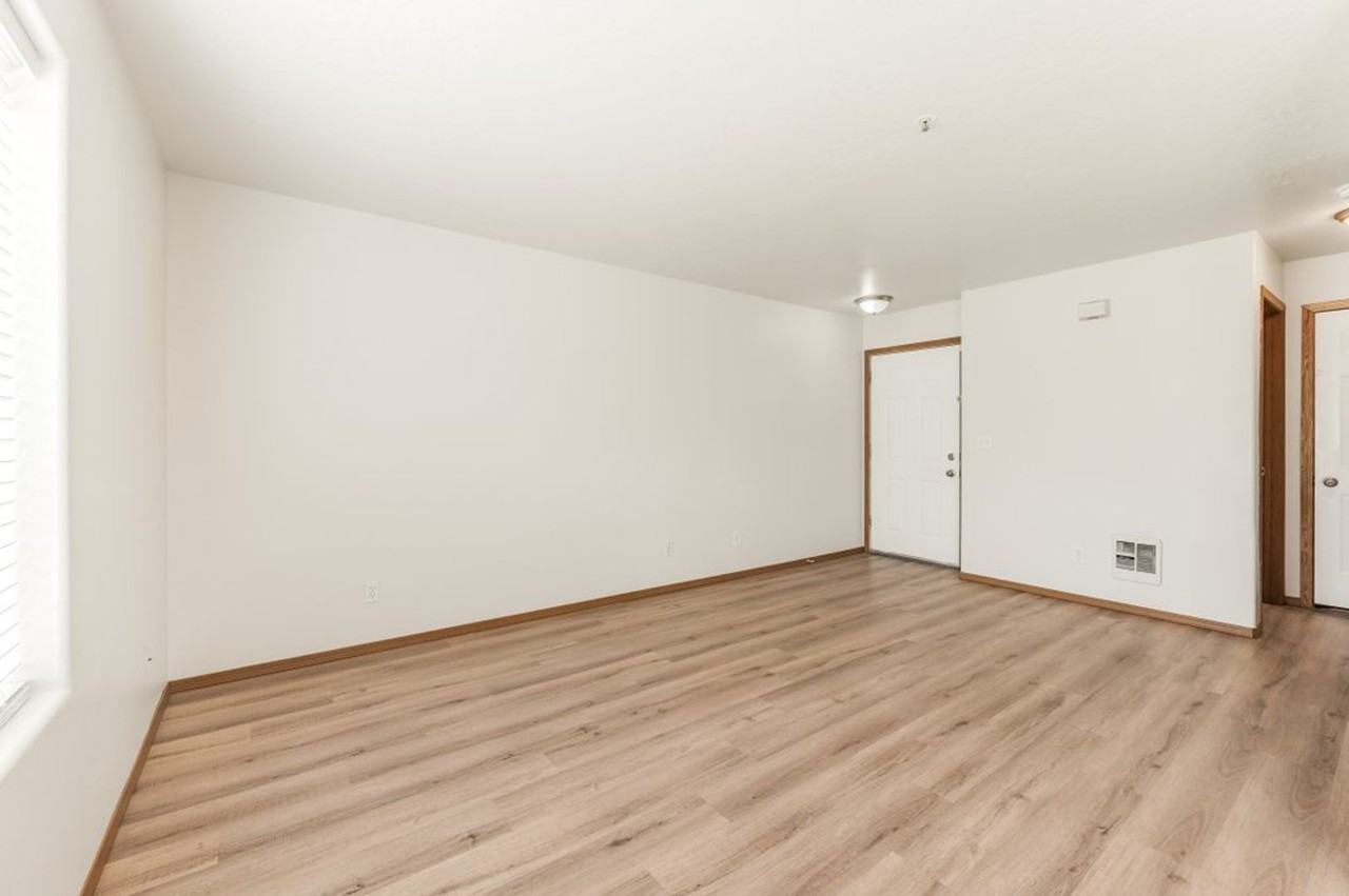 1812 E Coeur D Alene Ave - Photo 3 of 21