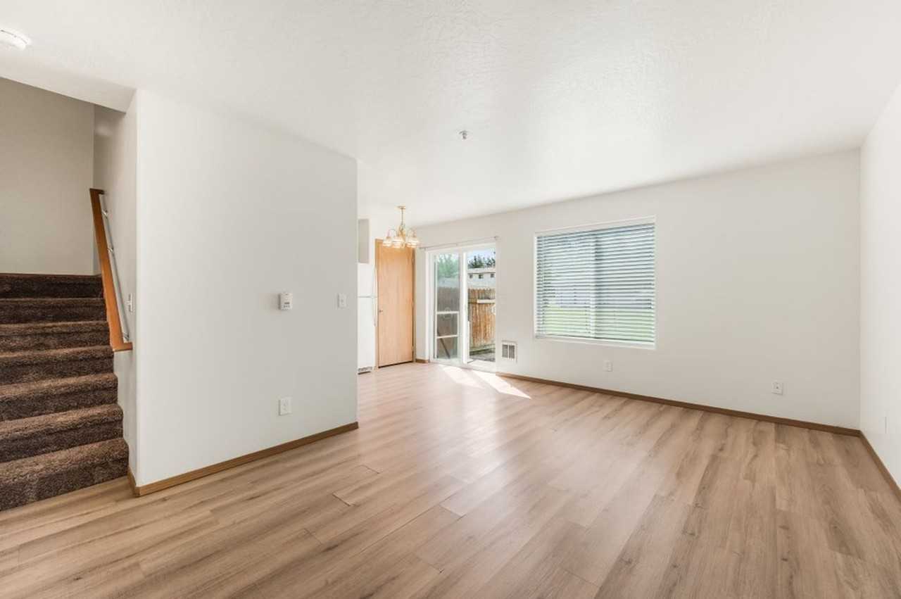 1812 E Coeur D Alene Ave - Photo 4 of 21