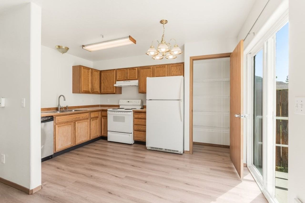 1812 E Coeur D Alene Ave - Photo 5 of 21