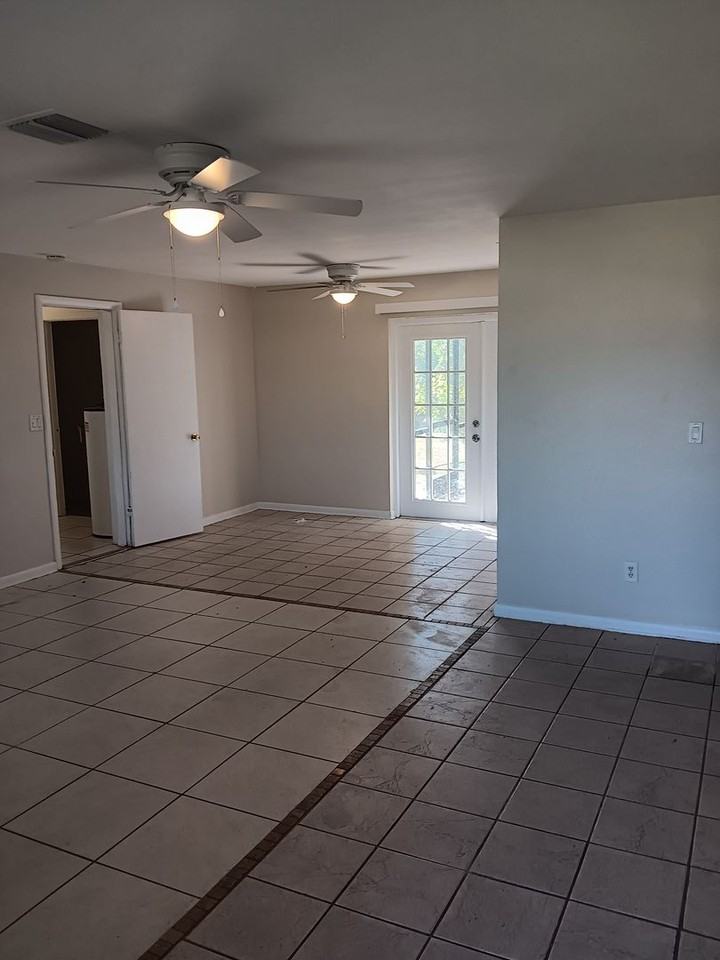 312 Ne 11th Pl - Photo 2 of 18