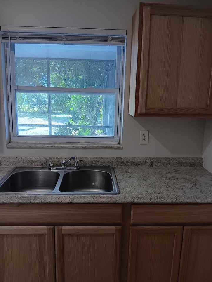 312 Ne 11th Pl - Photo 6 of 18