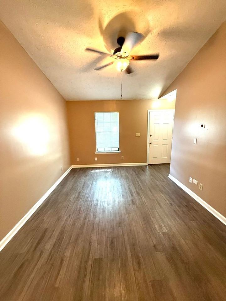 5720 Worchester Dr - Photo 3 of 10