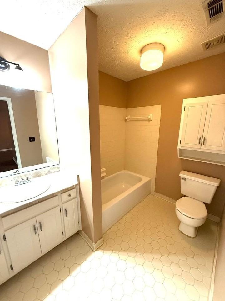 5720 Worchester Dr - Photo 5 of 10