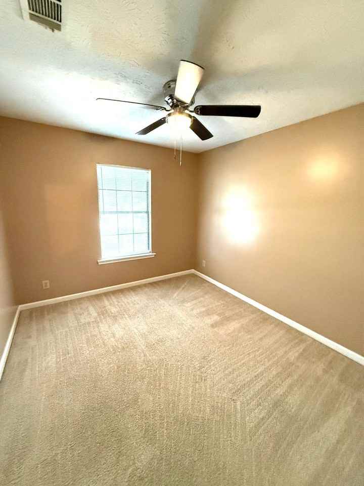 5720 Worchester Dr - Photo 6 of 10