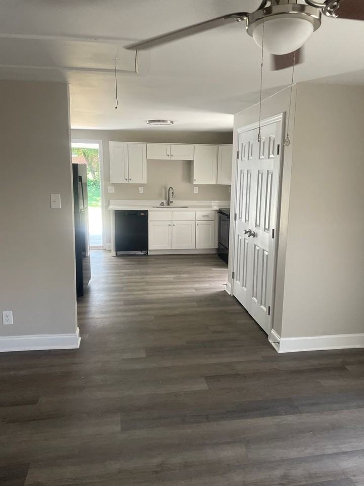 416 W 27th St - Photo 6 of 9