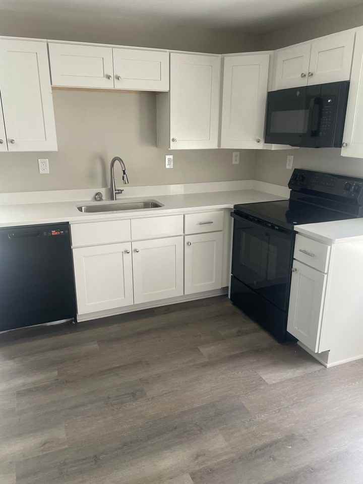 416 W 27th St - Photo 7 of 9
