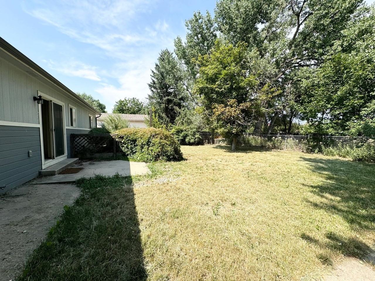 1120 S Bryan Ave - Photo 2 of 14