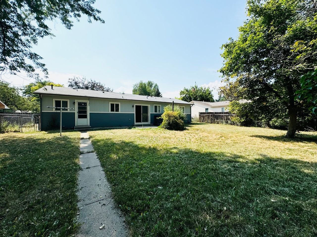 1120 S Bryan Ave - Photo 5 of 14