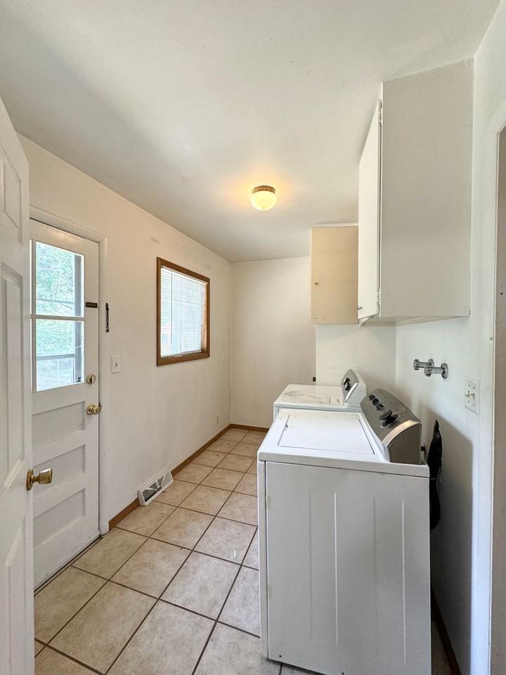 1120 S Bryan Ave - Photo 6 of 14
