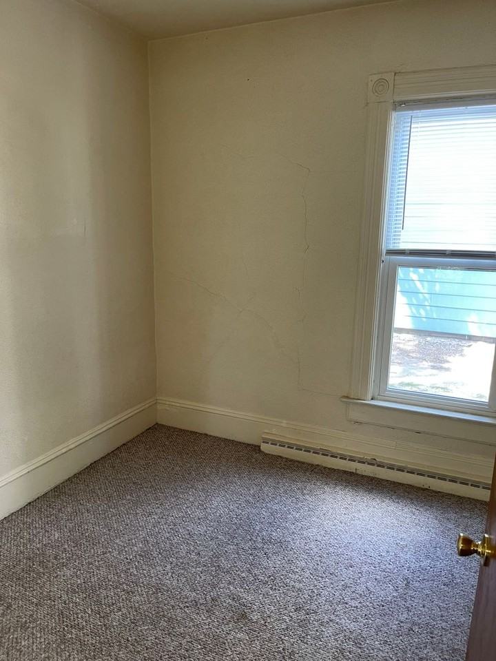 745 Wisconsin St - Photo 2 of 13