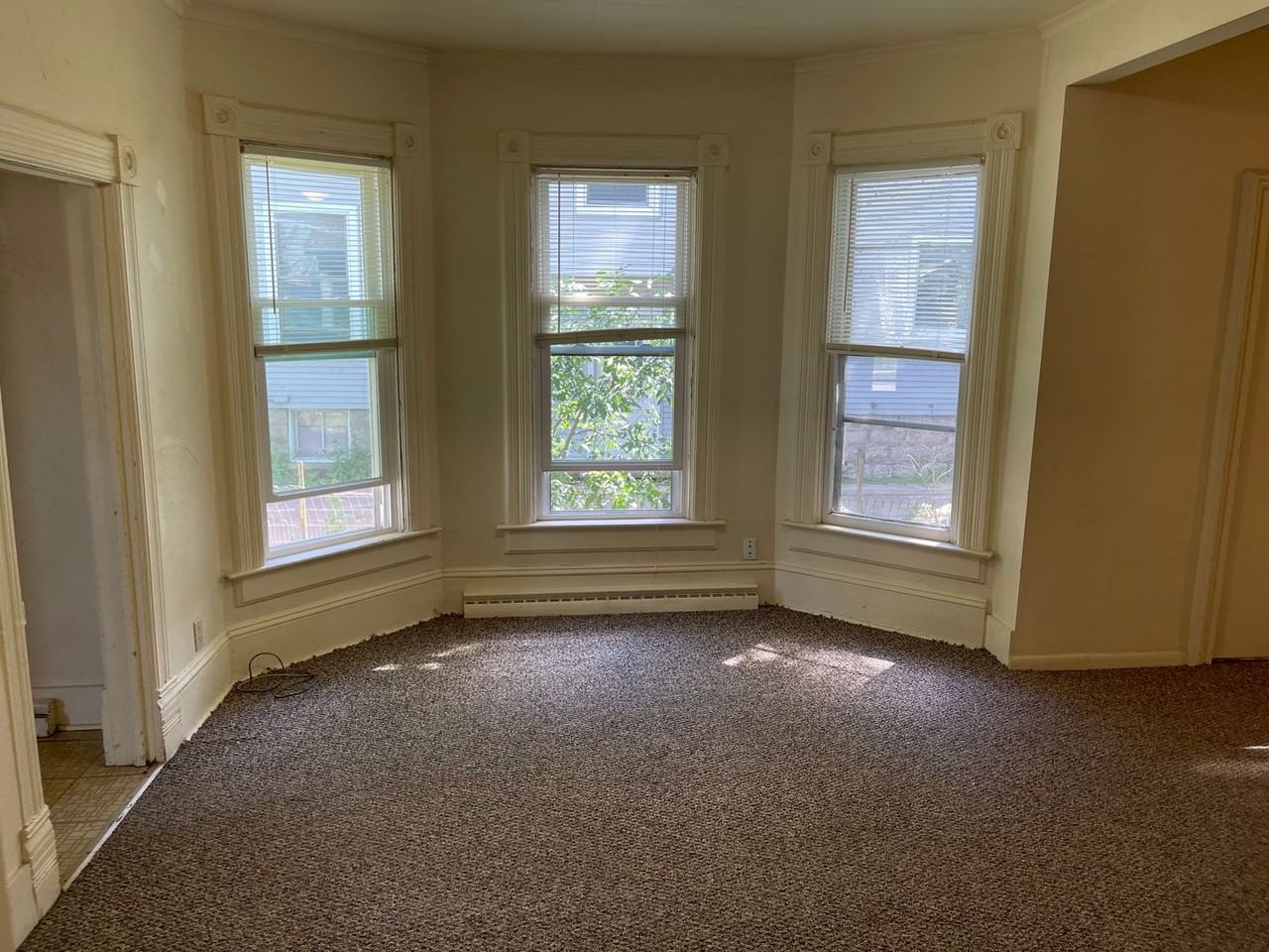 745 Wisconsin St - Photo 4 of 13