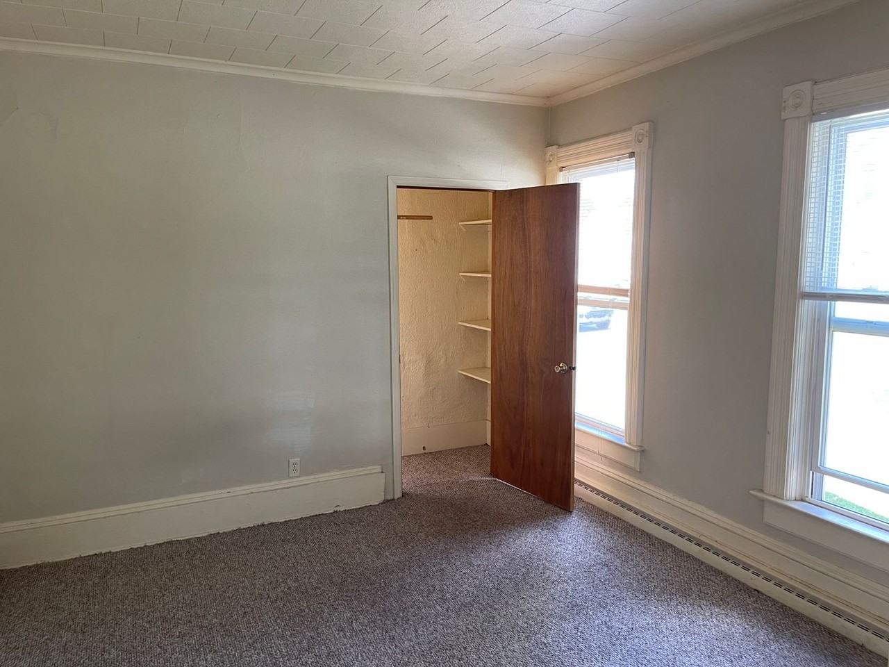 745 Wisconsin St - Photo 5 of 13