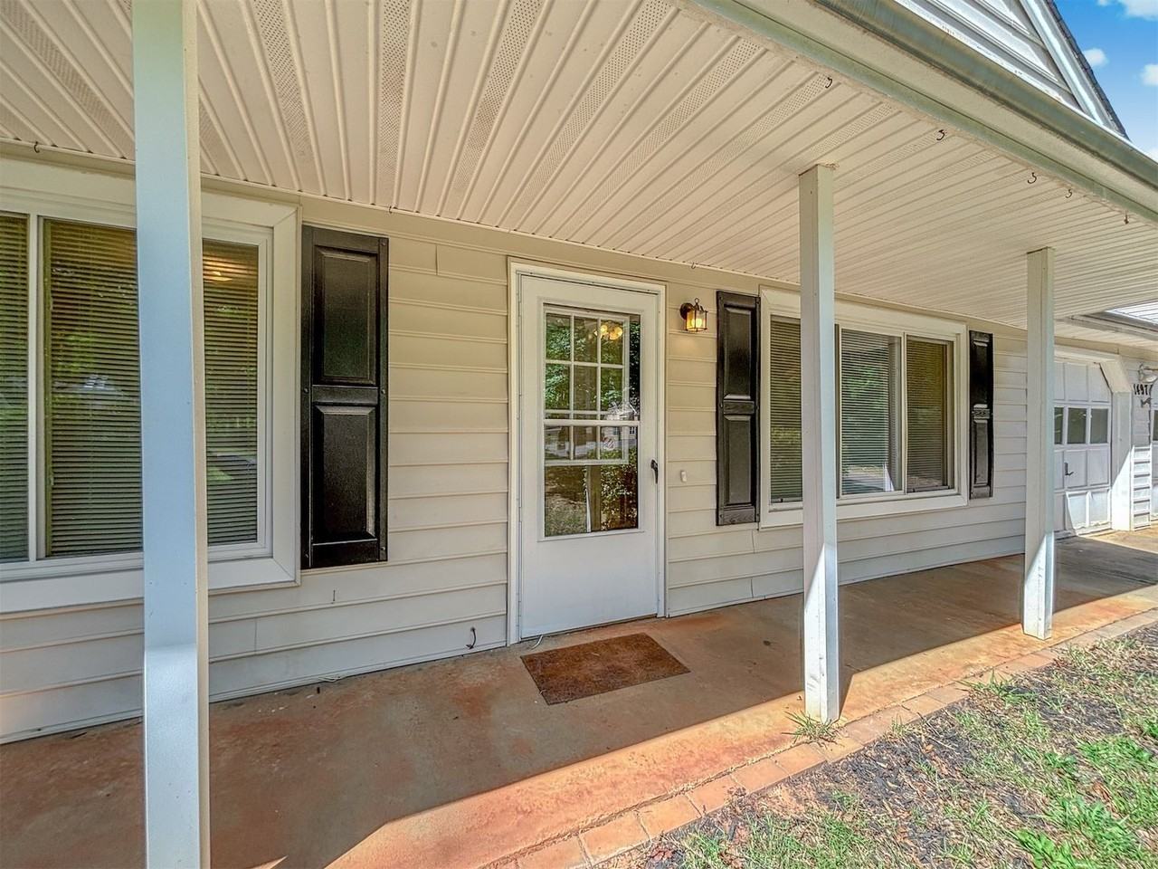 1497 Chaseway Cir - Photo 4 of 33