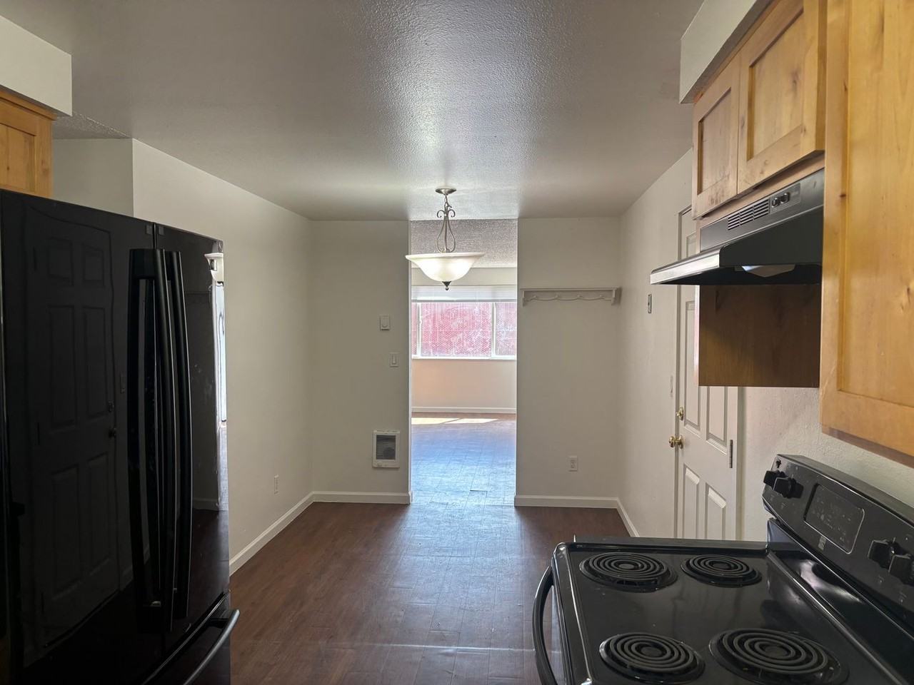 819 Nw 7th St - Photo 3 of 13