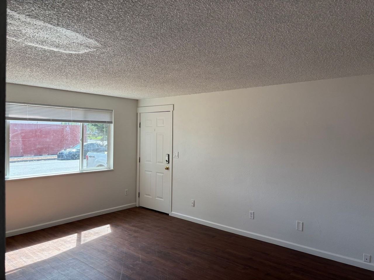 819 Nw 7th St - Photo 6 of 13
