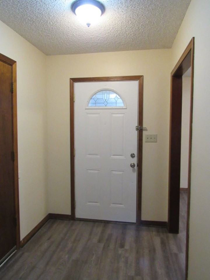 2025 Cambridge Cir - Photo 2 of 17