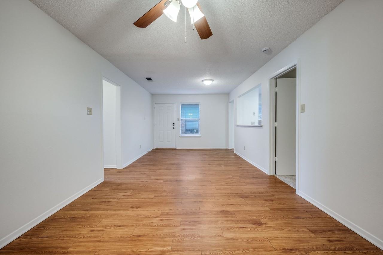 329 Casie Ct - Photo 3 of 13
