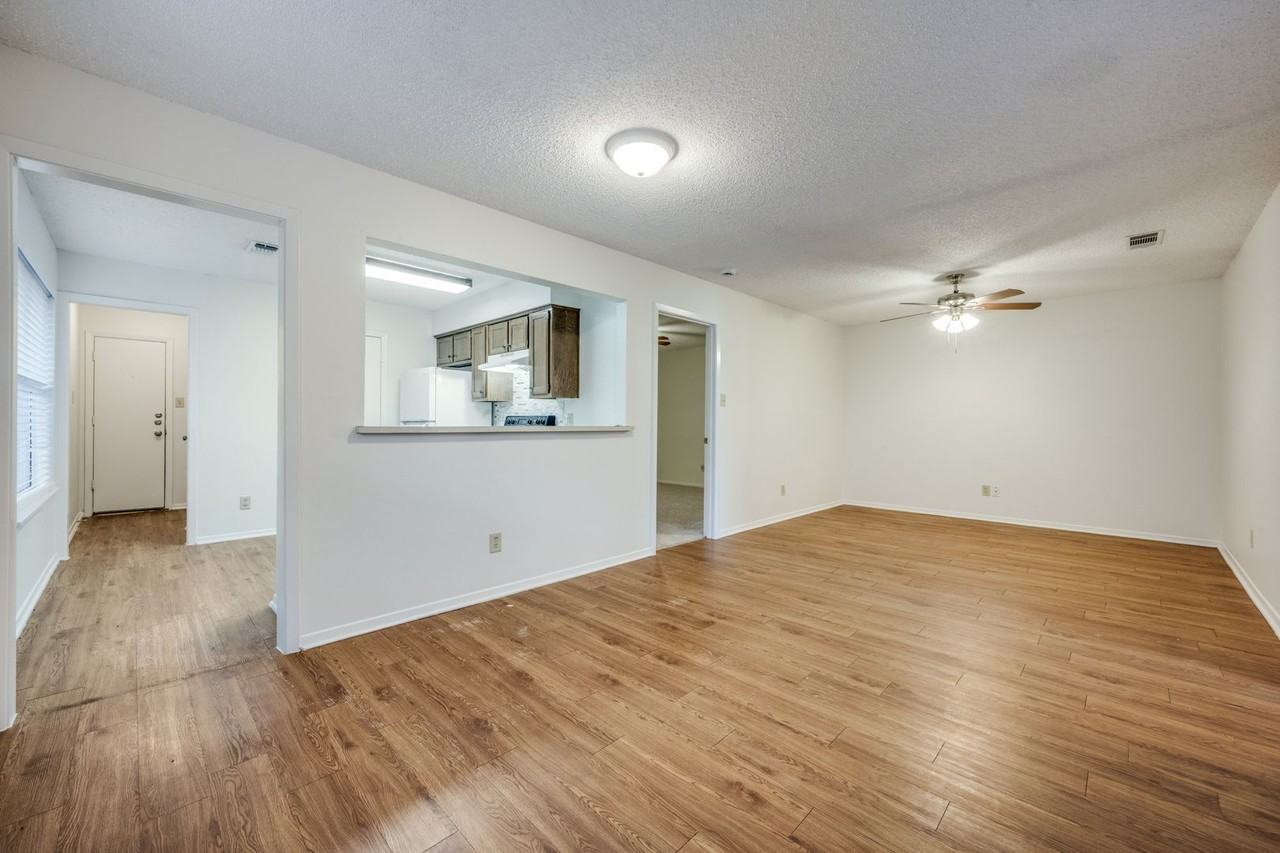 329 Casie Ct - Photo 4 of 13