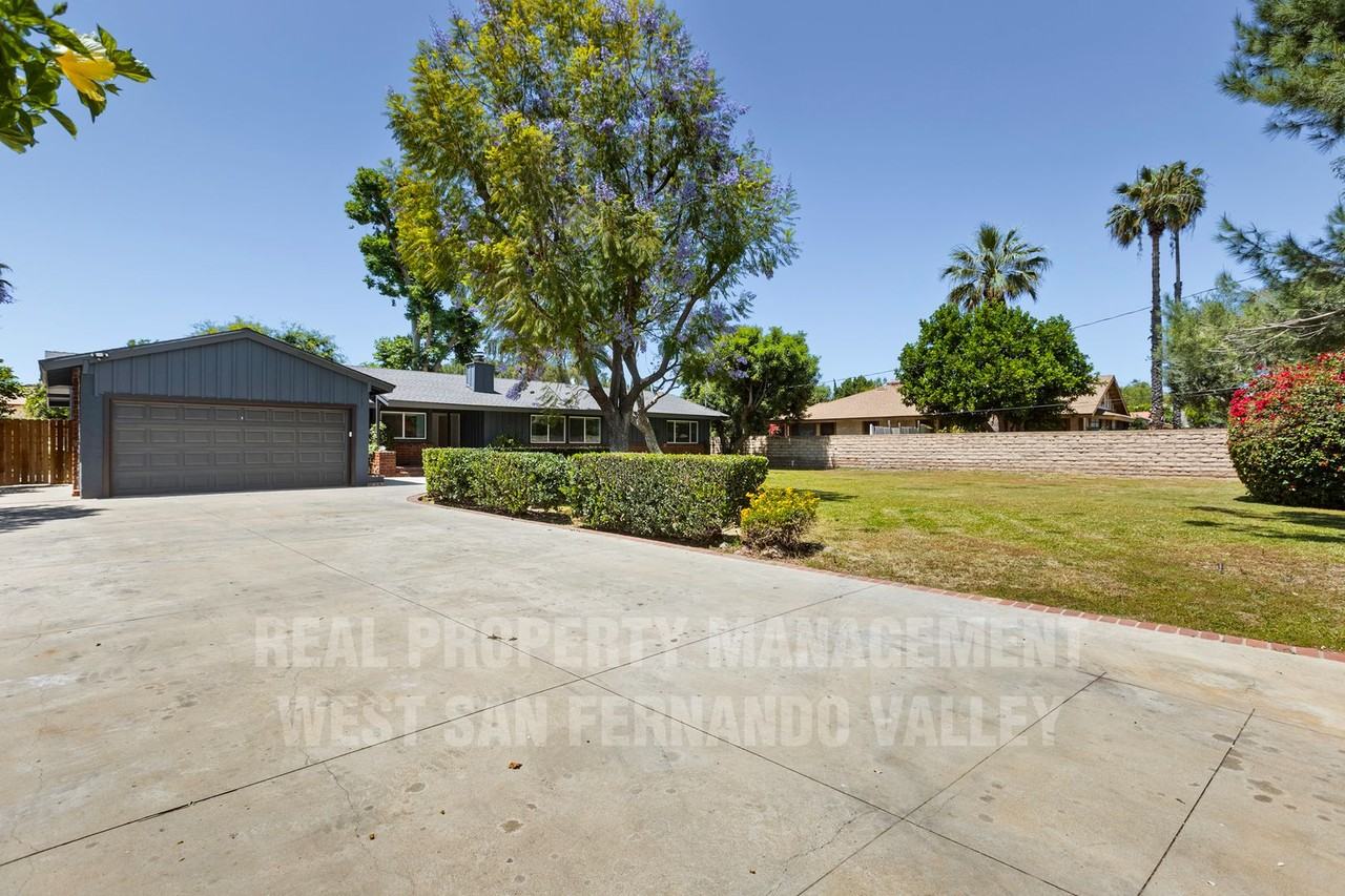 9801 Columbus Ave - Photo 3 of 50