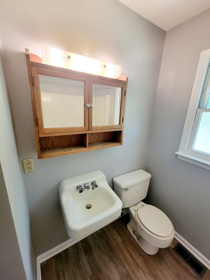 515 Burlington Ave - Photo 5 of 12