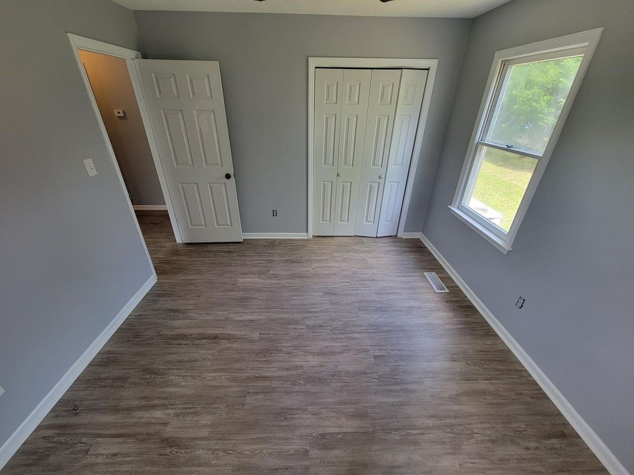 515 Burlington Ave - Photo 7 of 10