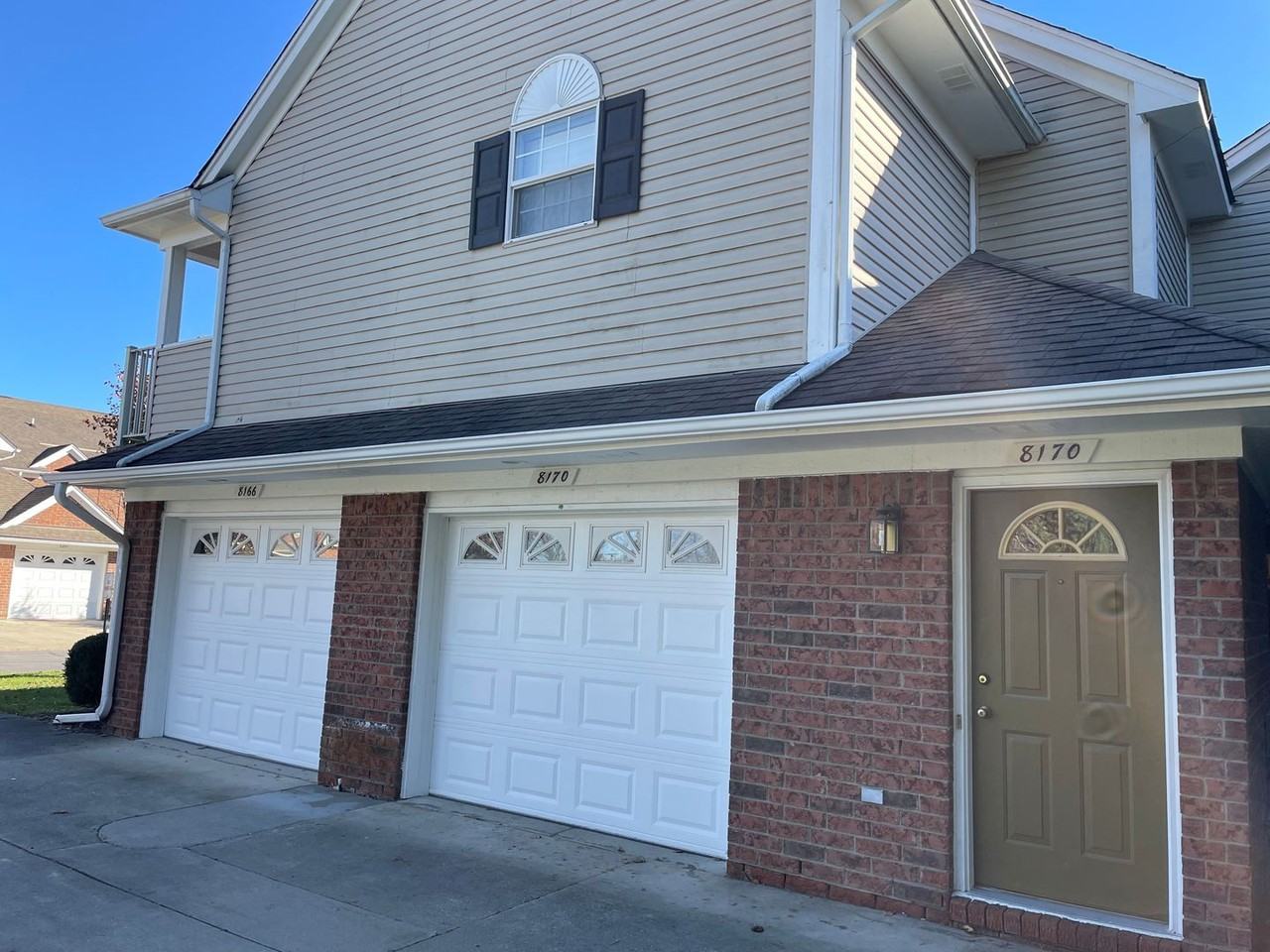 8170 W Annsbury Cir - Photo 2 of 37