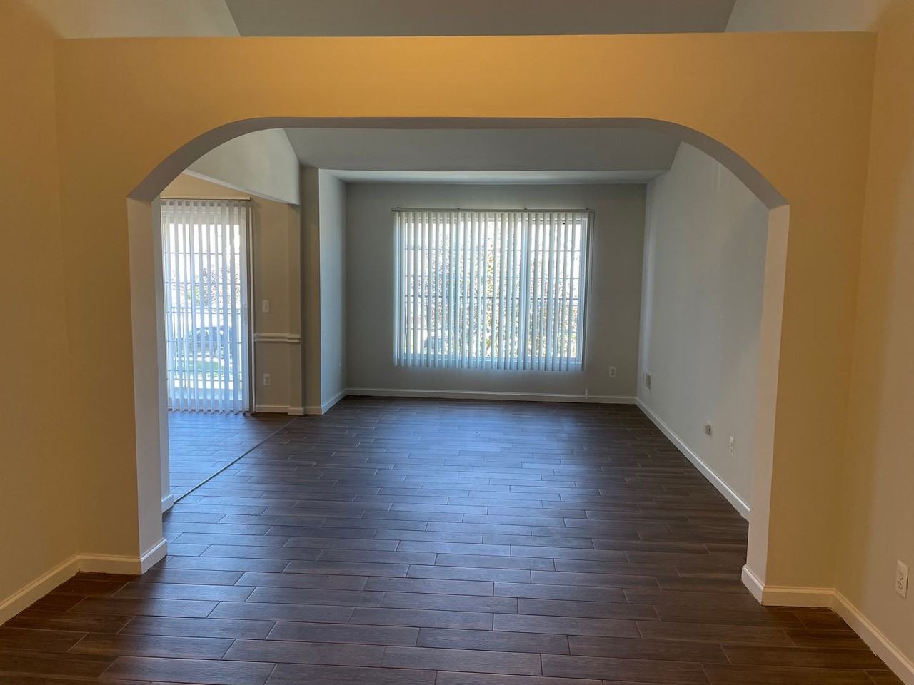 8170 W Annsbury Cir - Photo 4 of 37