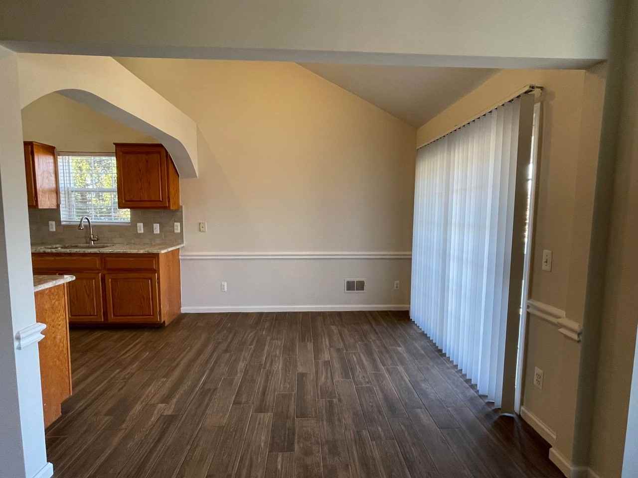 8170 W Annsbury Cir - Photo 7 of 37