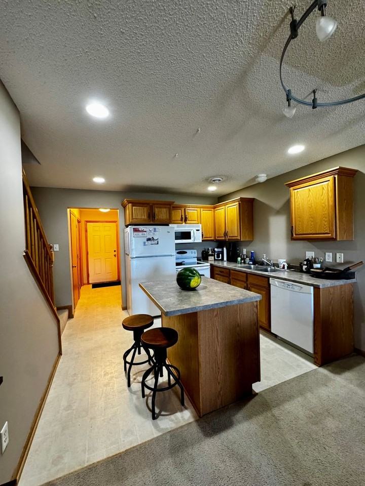 575 Pointe Ct Sw - Photo 4 of 18