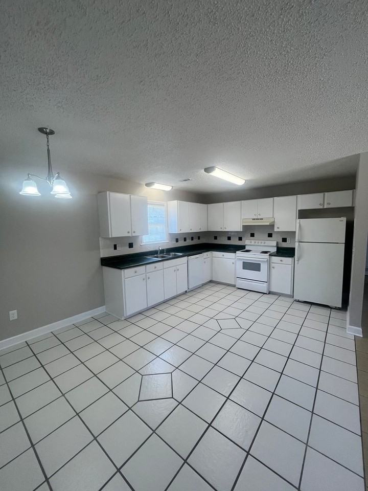 490 Bernice Snow Rd - Photo 3 of 12