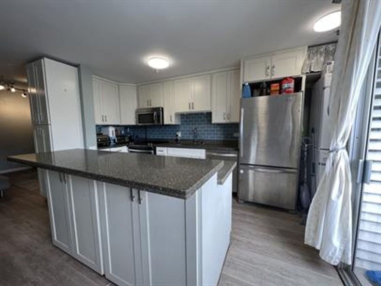1226 Alexander St #506 - Photo 3 of 7