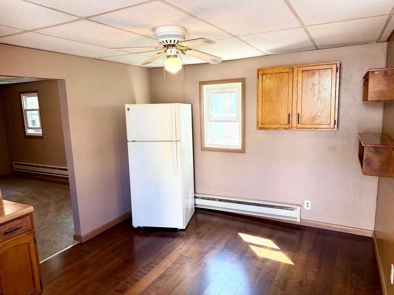 102 W Middle St - Photo 4 of 10