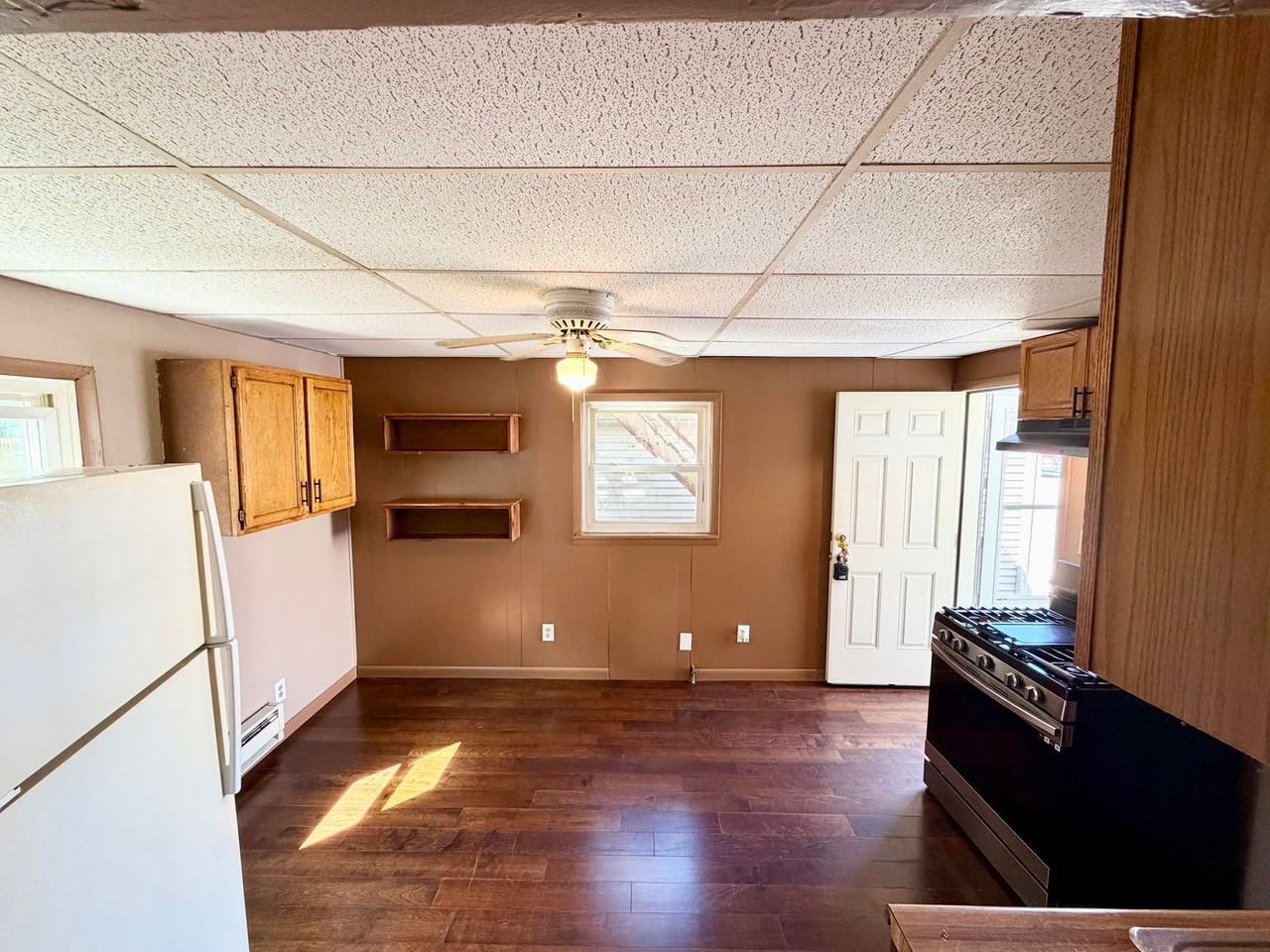 102 W Middle St - Photo 5 of 10