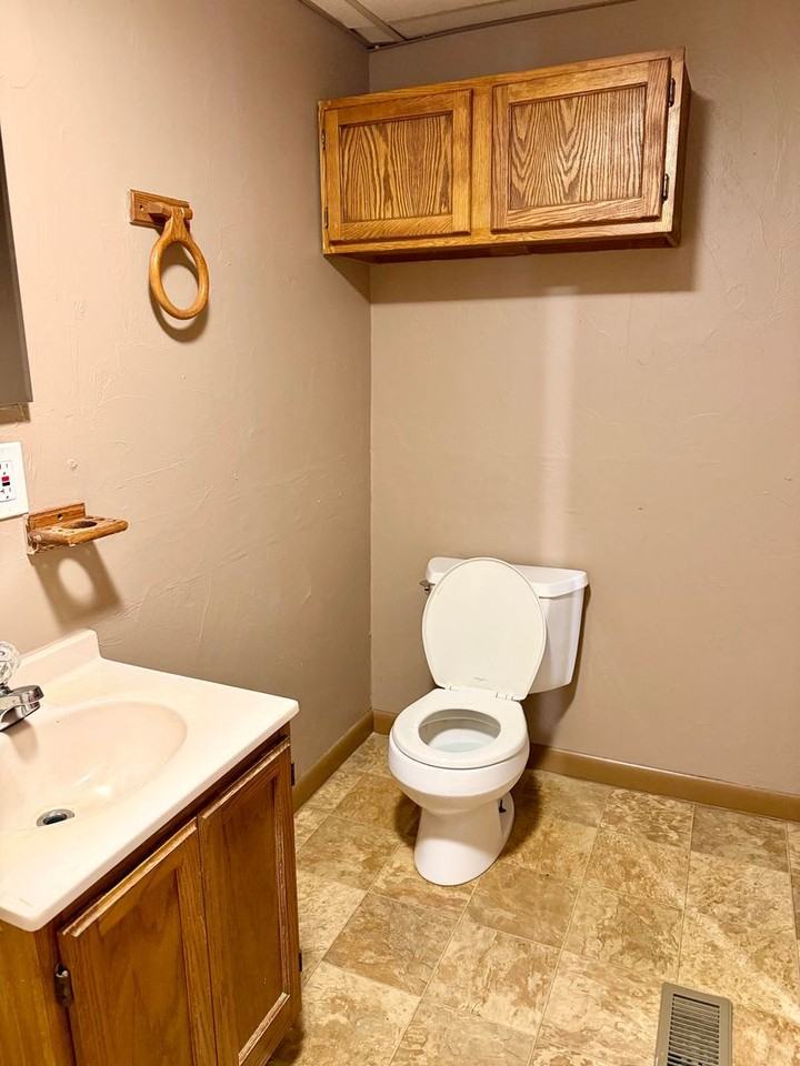 102 W Middle St - Photo 6 of 10