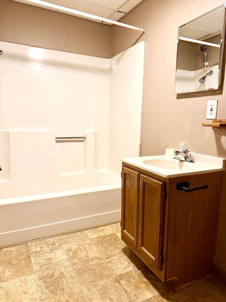102 W Middle St - Photo 7 of 10
