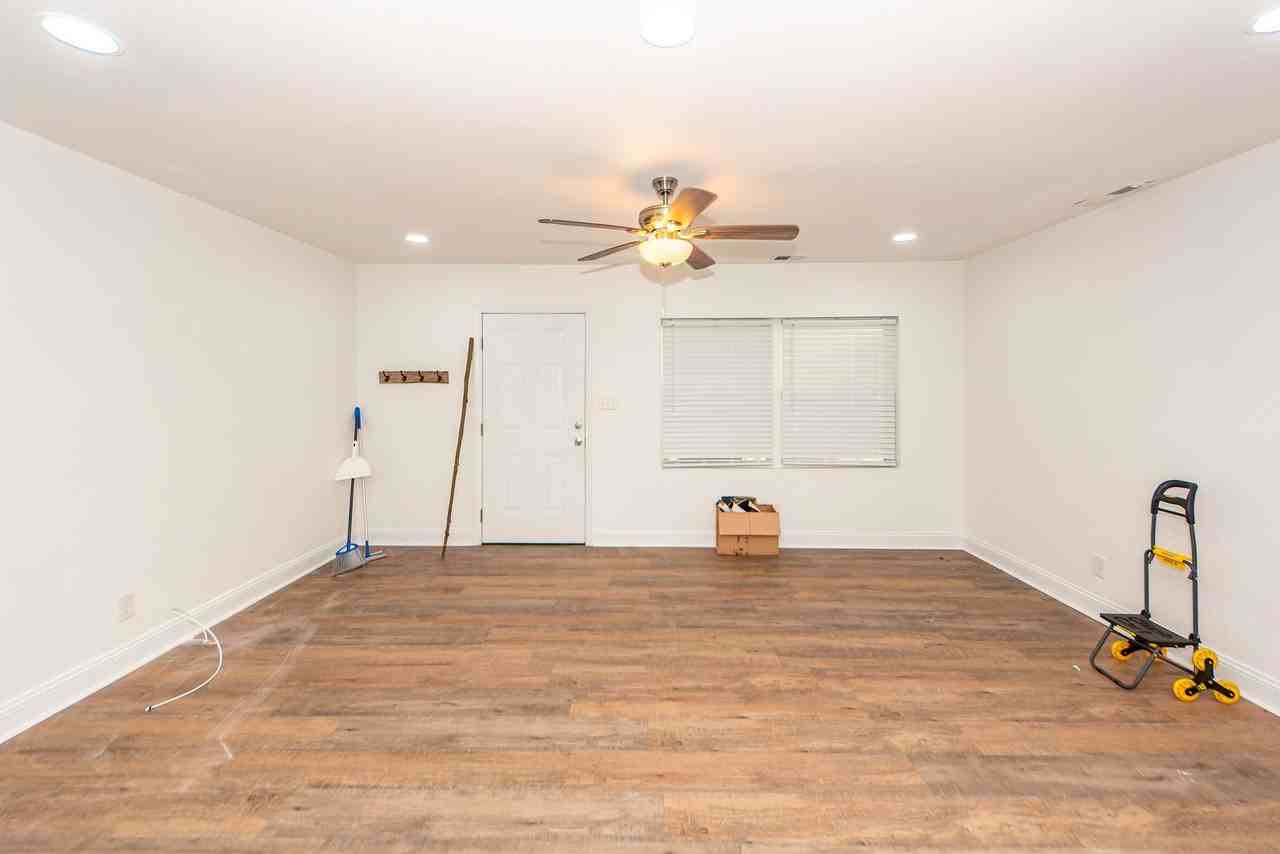 6933 Raymond Ave - Photo 4 of 33