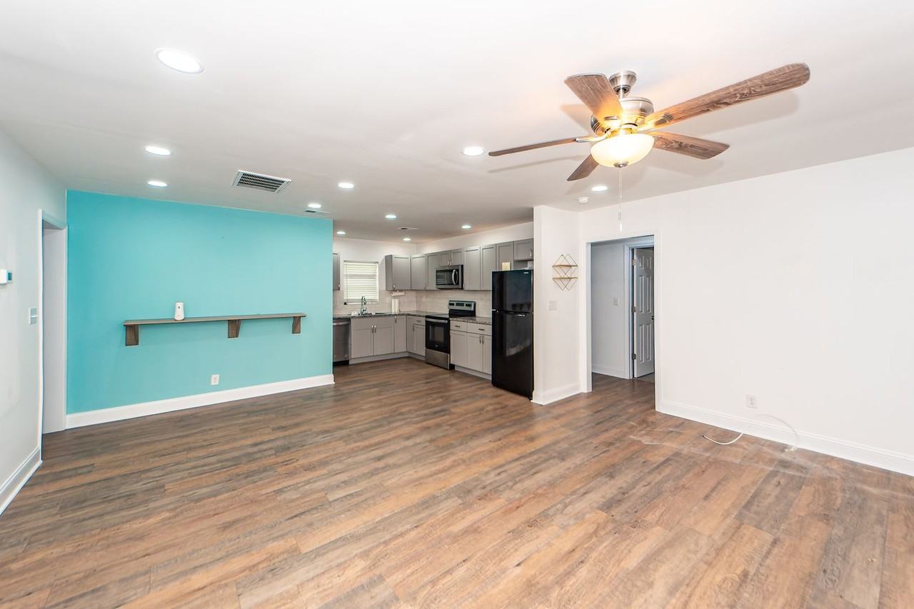6933 Raymond Ave - Photo 6 of 33