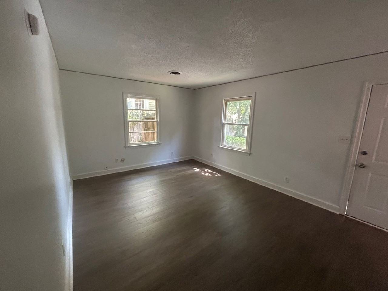 823 S Kilbourne Rd - Photo 2 of 18
