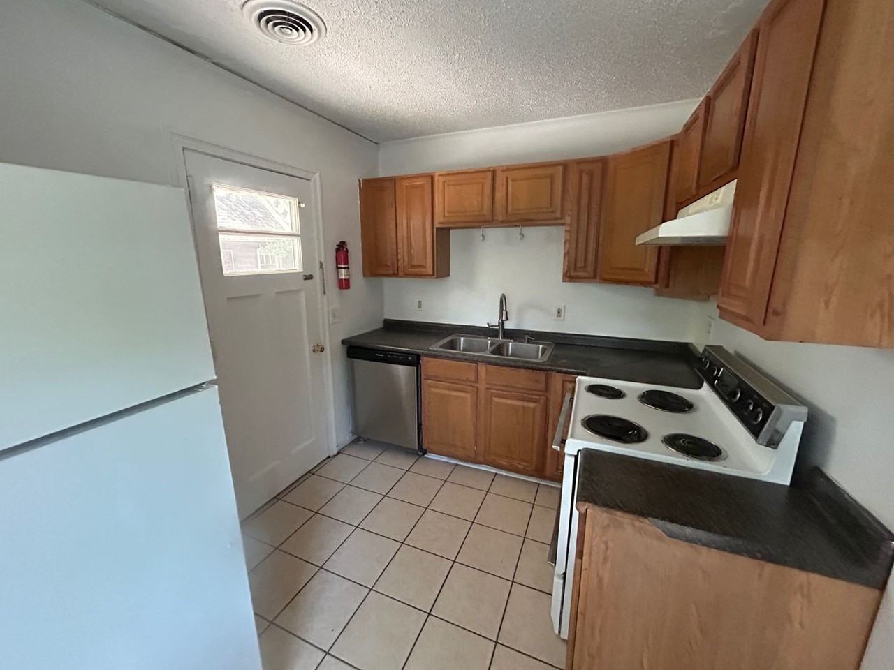 823 S Kilbourne Rd - Photo 5 of 18