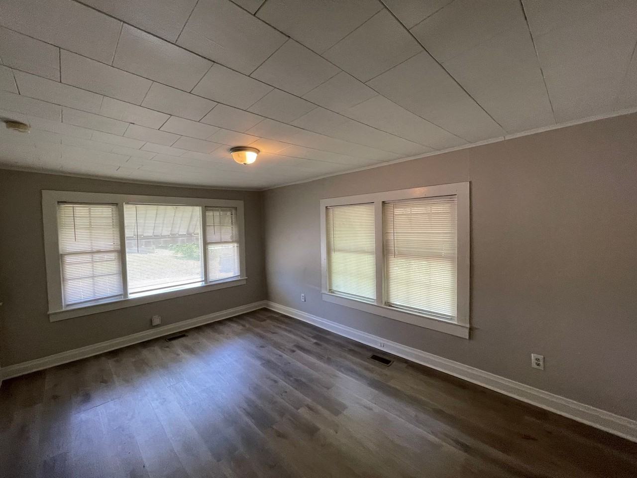 310 Norment Ave - Photo 3 of 10