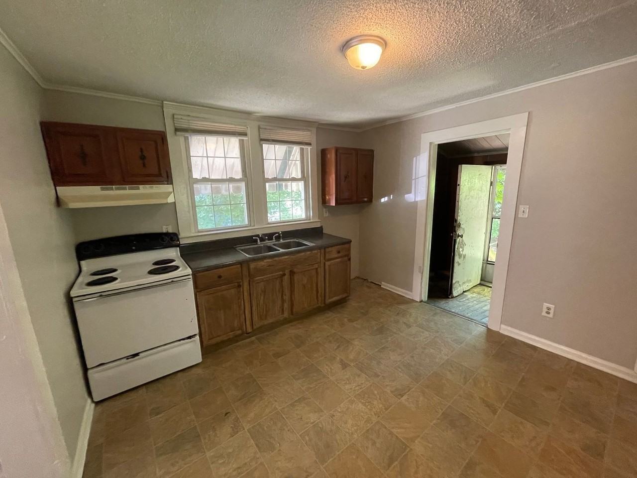310 Norment Ave - Photo 4 of 10
