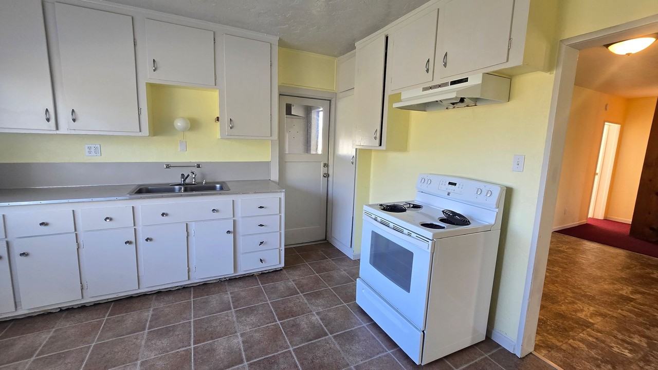 691 School Rd - Photo 5 of 19