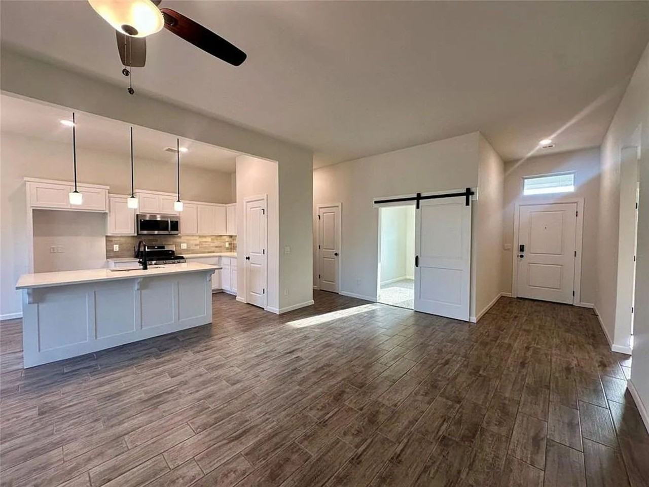 18220 Austin Ct - Photo 3 of 34
