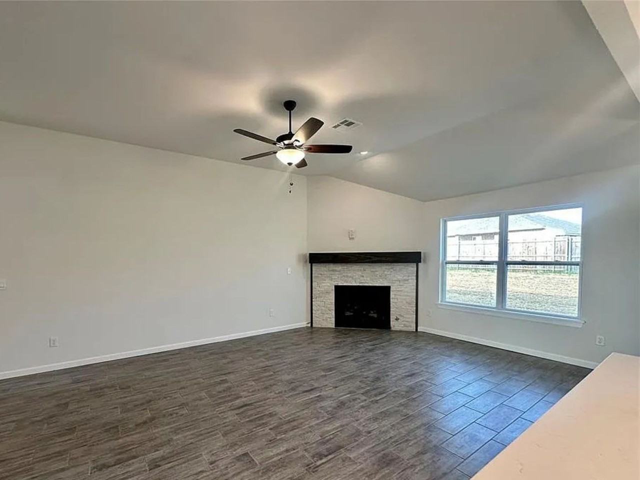 18220 Austin Ct - Photo 6 of 34