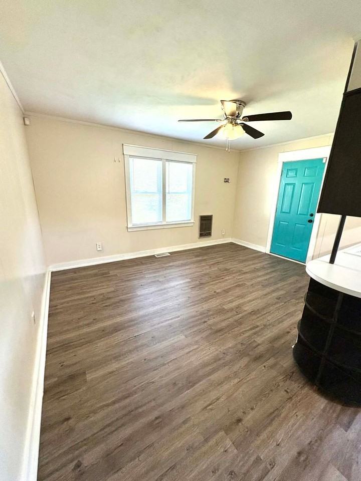 315 Green Acres Dr - Photo 4 of 13