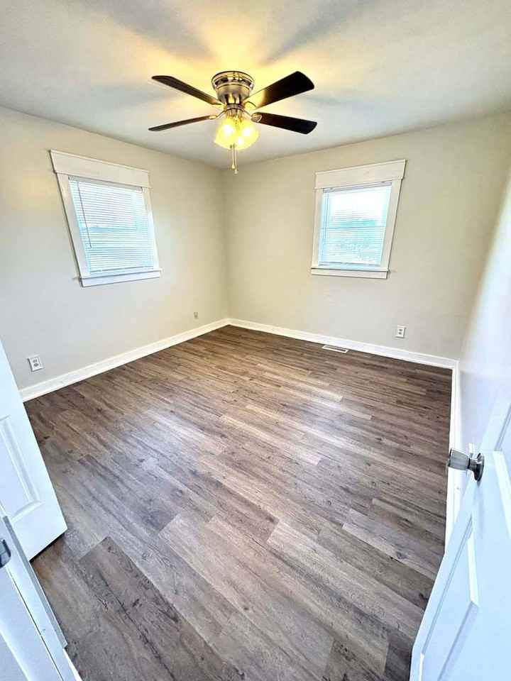 315 Green Acres Dr - Photo 5 of 13